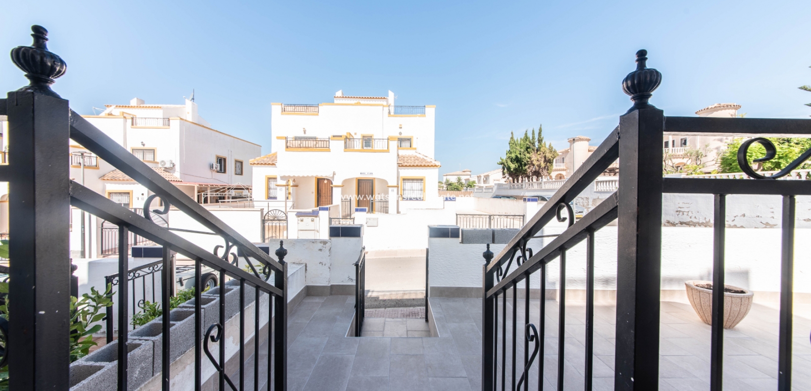 Resale - Quad - Urb. La Marina