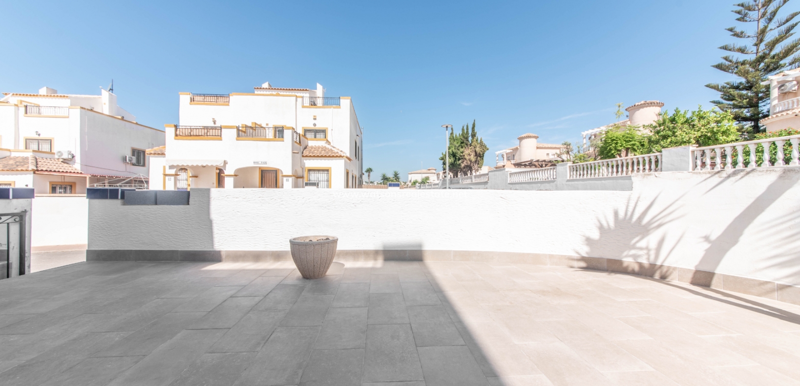 Resale - Quad - Urb. La Marina