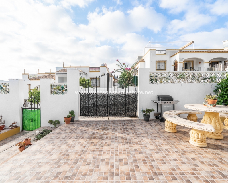 Resale - Quad - Urb. La Marina