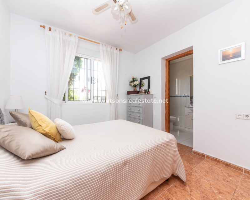 Resale - Quad - Urb. La Marina