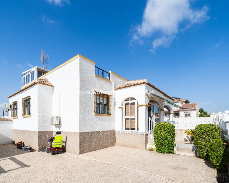 Resale - Quad - Urb. La Marina