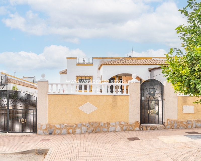 Resale - Quad - Urb. La Marina