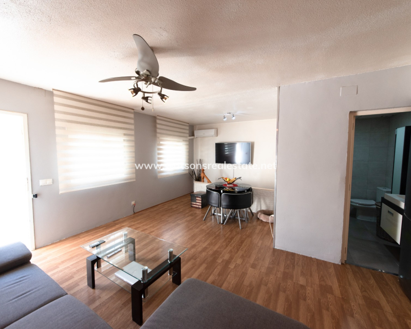 Resale - Radhus - Urb. La Marina
