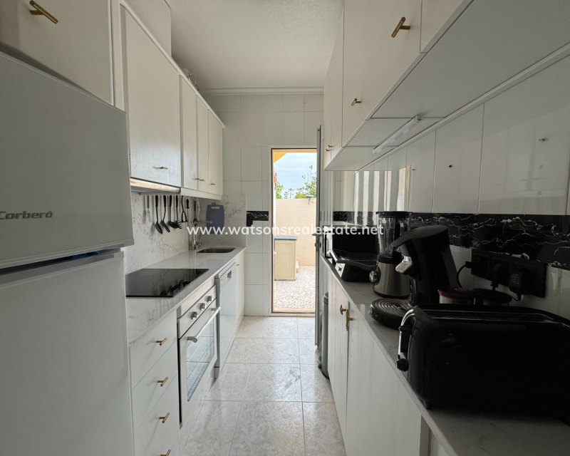 Resale - Reihenhaus - Urb. El Oasis - La Marina