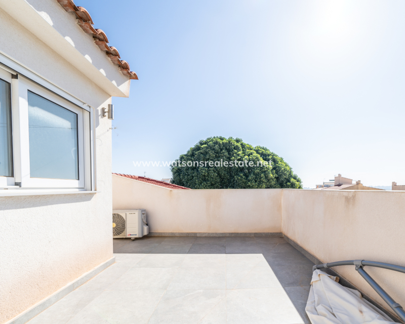 Resale - Reihenhaus - Urb. La Marina