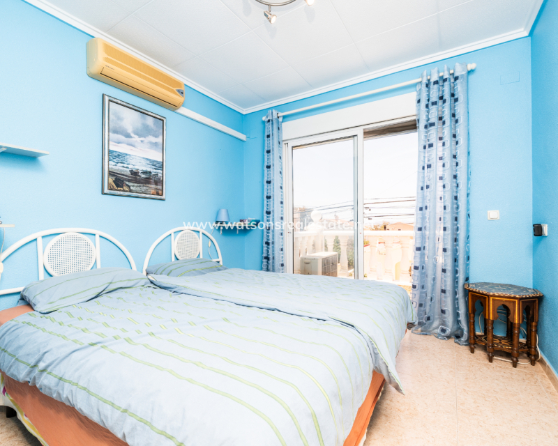 Resale - Reihenhaus - Urb. La Marina