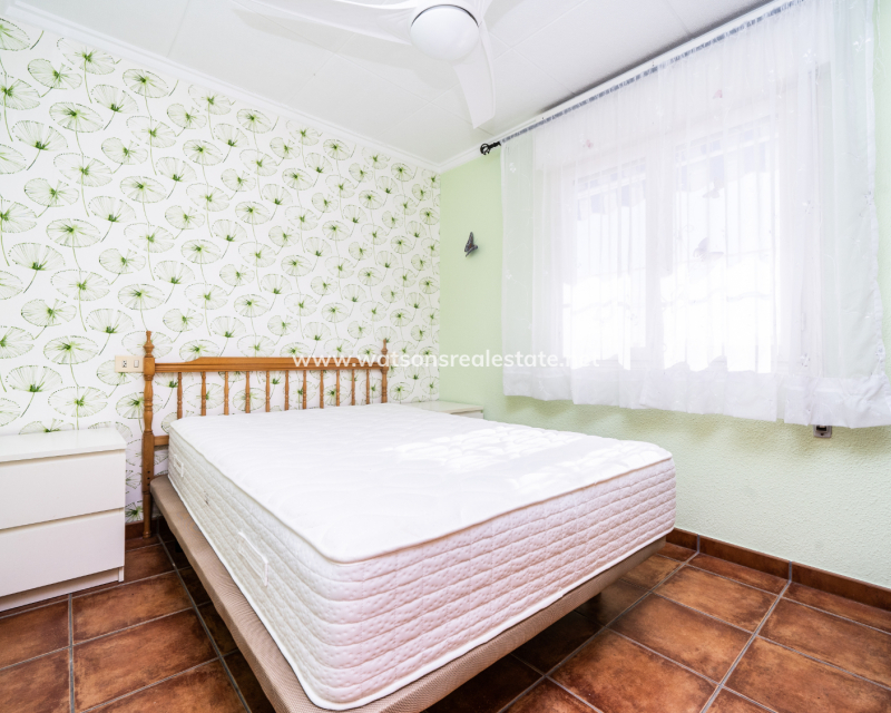 Resale - Reihenhaus - Urb. La Marina