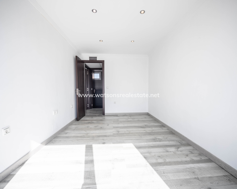 Resale - Reihenhaus - Urb. La Marina