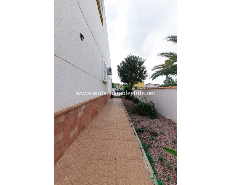 Resale - Reihenhaus - Urb. La Marina