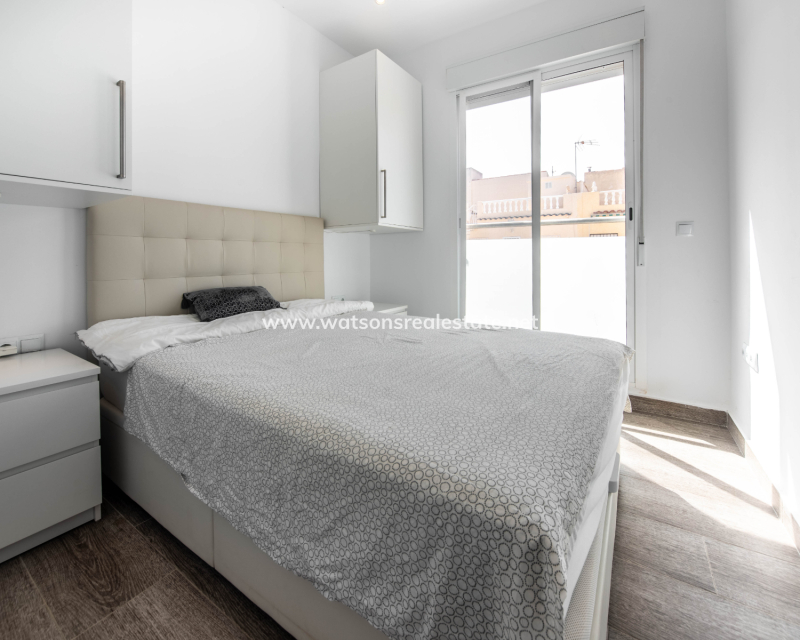 Resale - Reihenhaus - Urb. La Marina