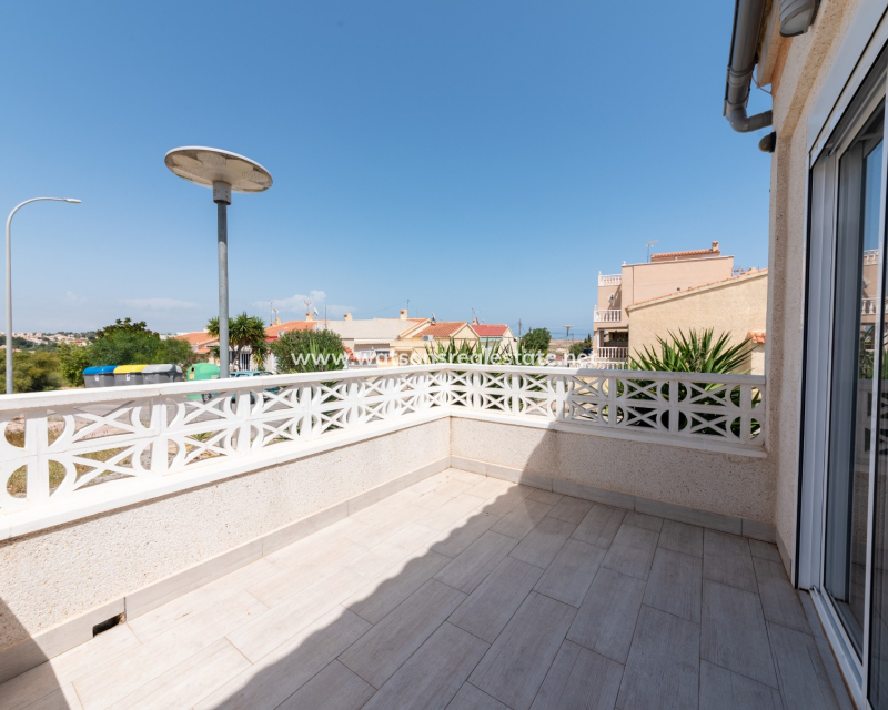 Resale - Reihenhaus - Urb. La Marina