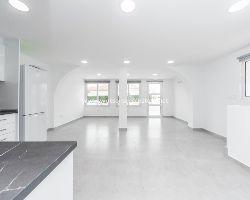 Resale - Reihenhaus - Urb. La Marina