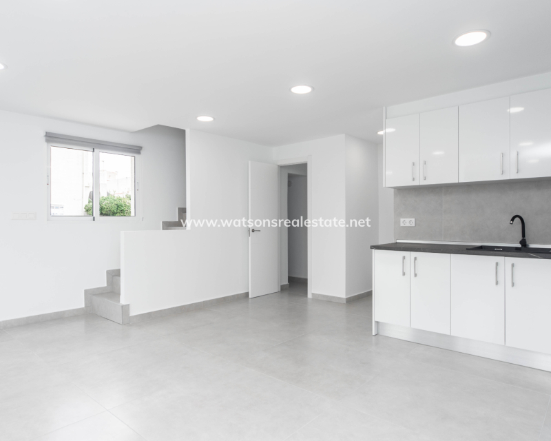 Resale - Reihenhaus - Urb. La Marina