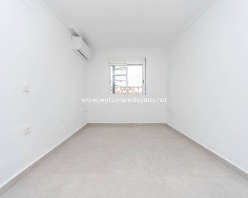 Resale - Reihenhaus - Urb. La Marina