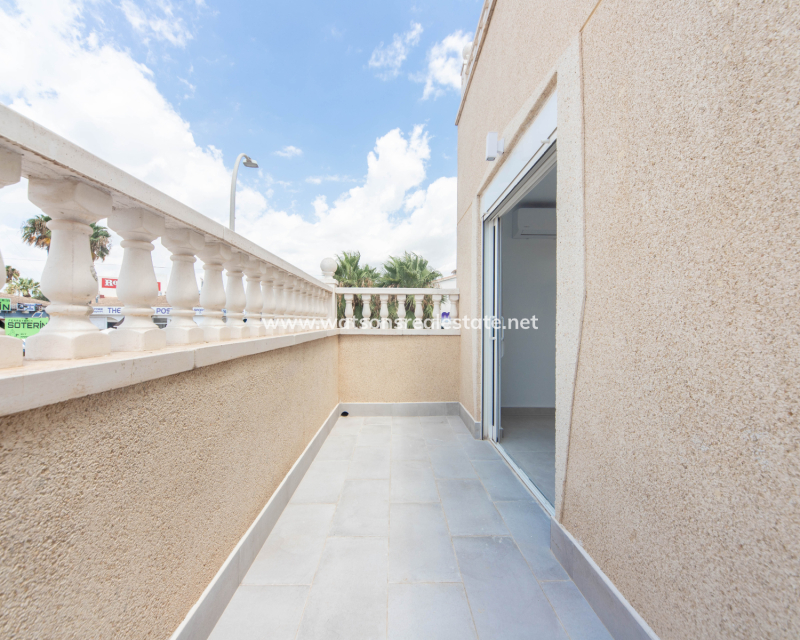 Resale - Reihenhaus - Urb. La Marina