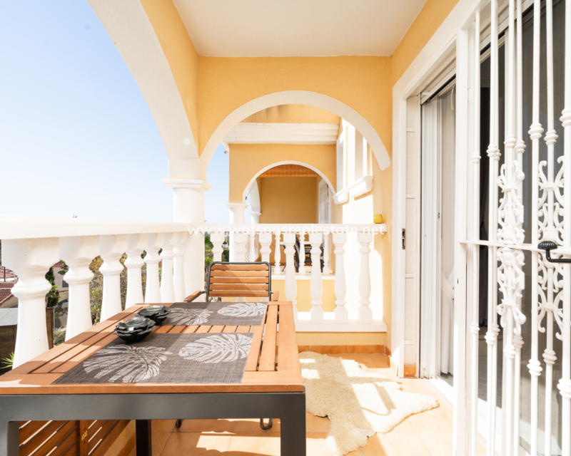 Resale - Reihenhaus - Urb. La Marina