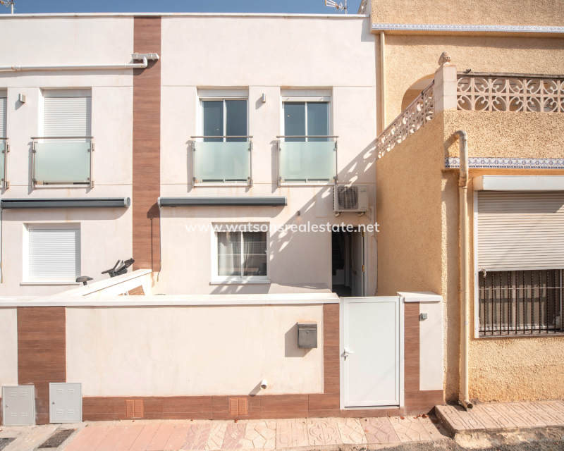 Resale - Reihenhaus - Urb. La Marina
