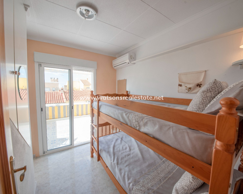 Resale - Reihenhaus - Urb. La Marina