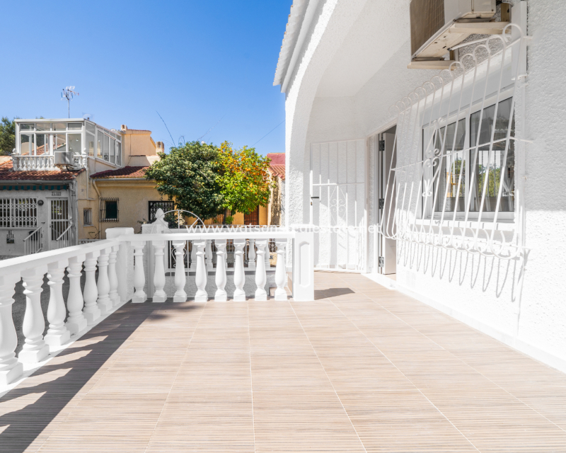 Resale - Reihenhaus - Urb. La Marina