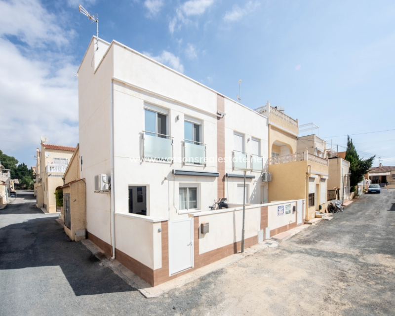 Resale - Reihenhaus - Urb. La Marina