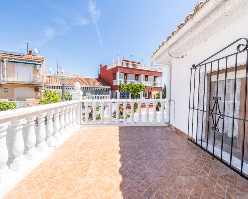 Resale - Reihenhaus - Urb. La Marina