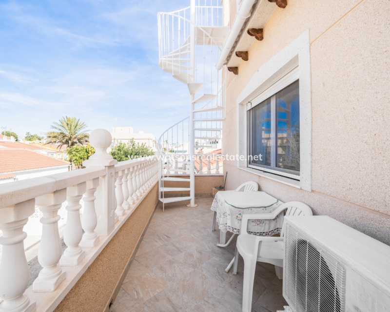 Resale - Reihenhaus - Urb. La Marina