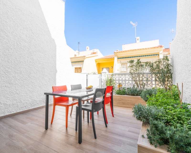 Resale - Reihenhaus - Urb. La Marina