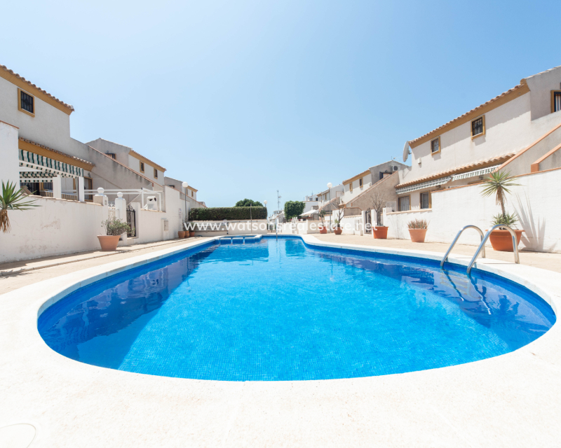 Resale - Reihenhaus - Urb. La Marina