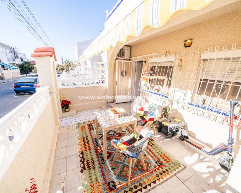 Resale - Reihenhaus - Urb. La Marina