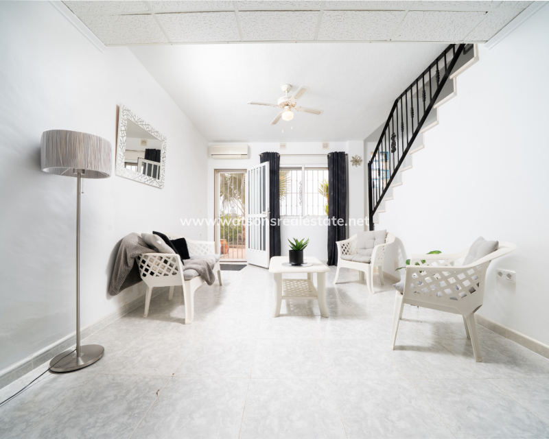 Resale - Reihenhaus - Urb. La Marina