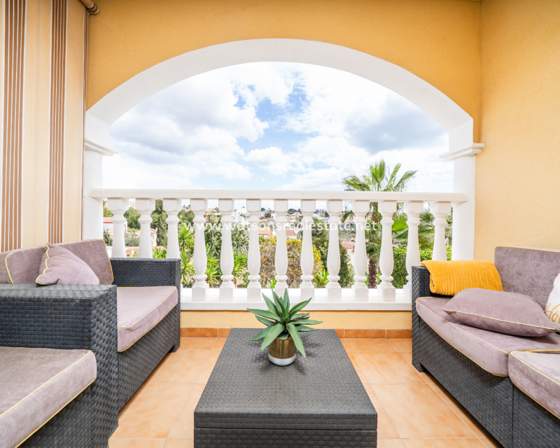 Resale - Reihenhaus - Urb. La Marina