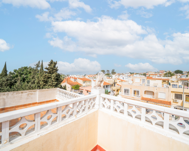 Resale - Reihenhaus - Urb. La Marina