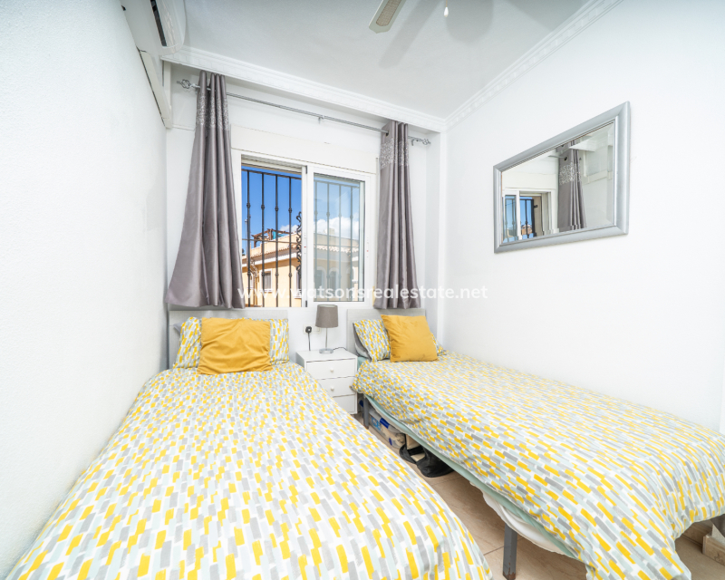 Resale - Reihenhaus - Urb. La Marina