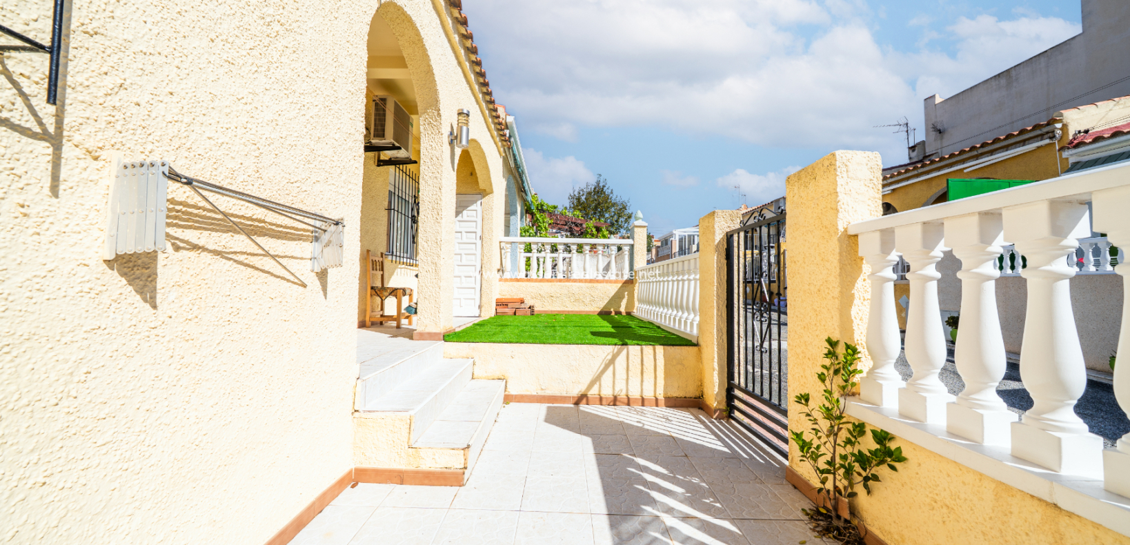 Resale - Reihenhaus - Urb. La Marina