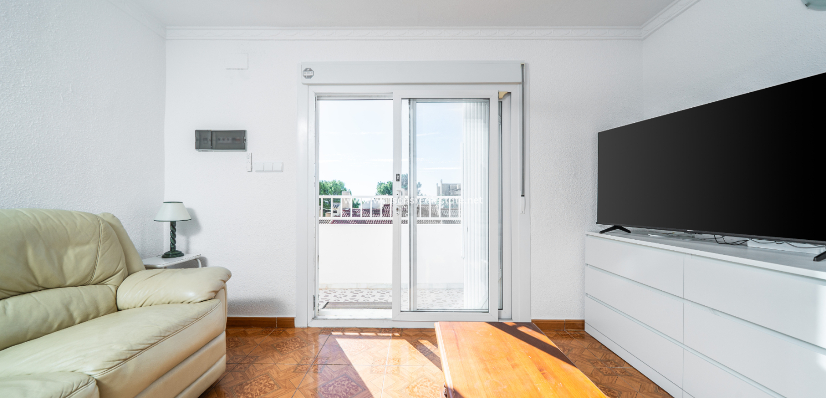 Resale - Reihenhaus - Urb. La Marina