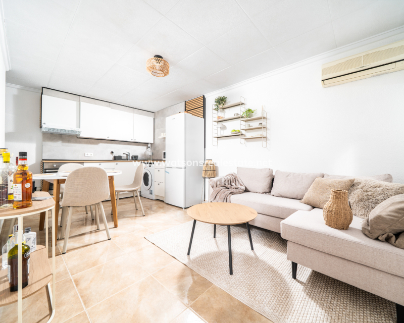 Resale - Reihenhaus - Urb. La Marina