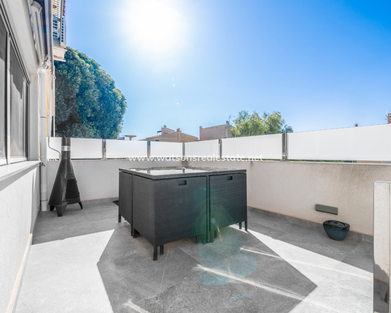 Resale - Reihenhaus - Urb. La Marina