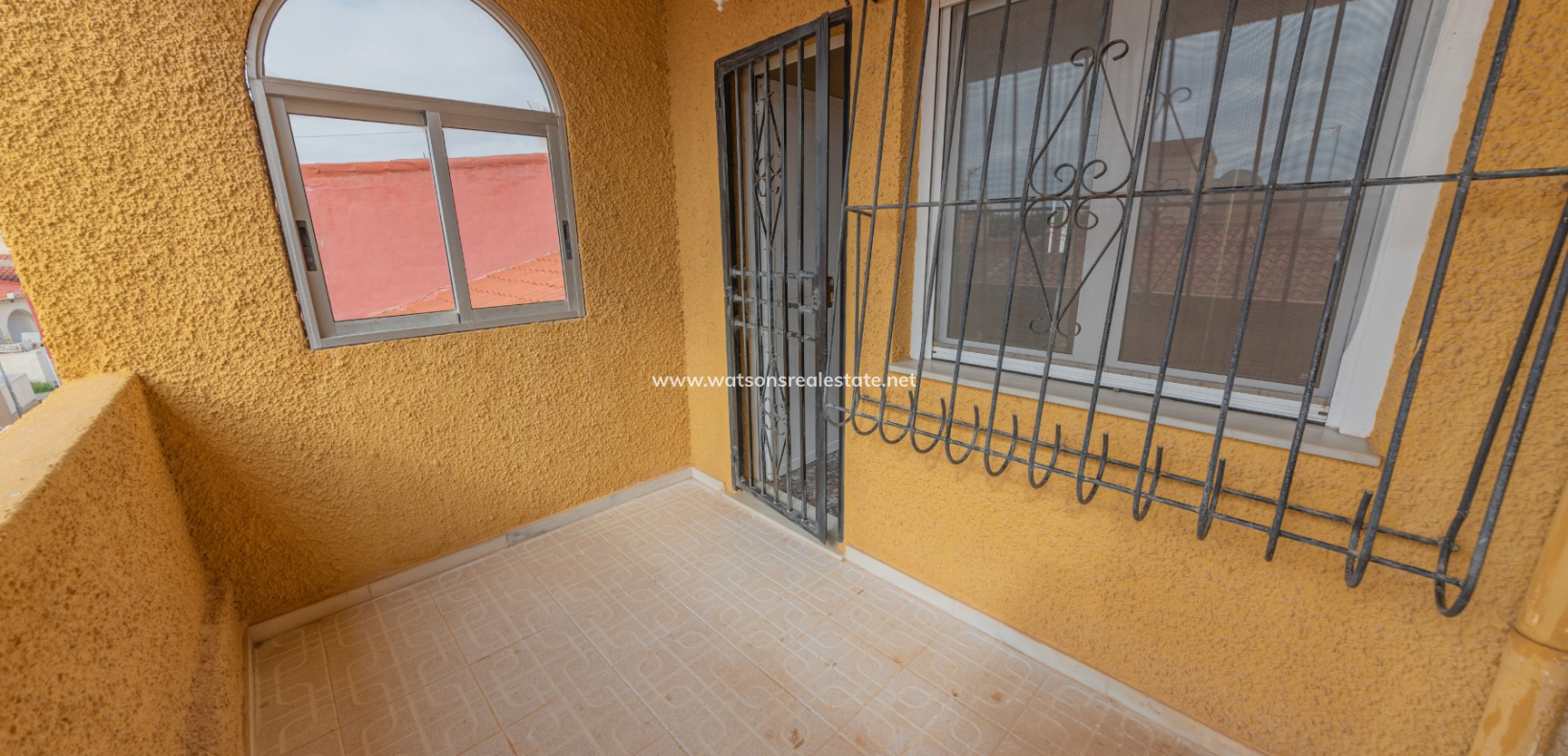 Resale - Reinhaus - Urb. La Marina