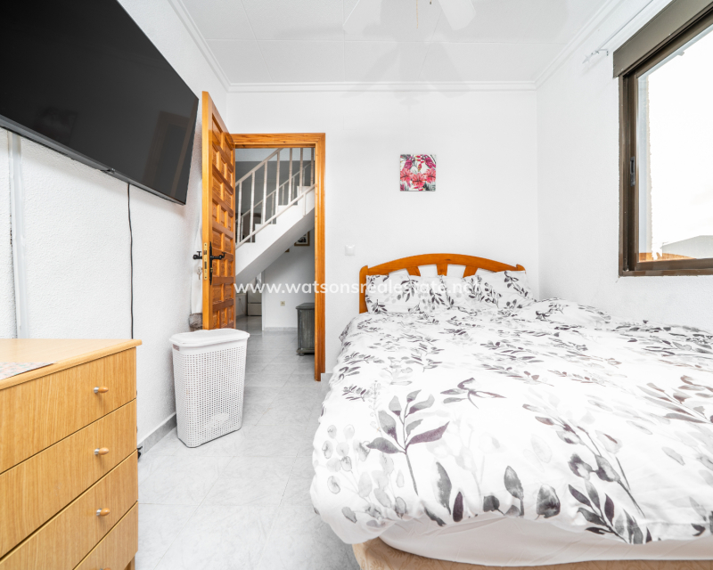 Resale - Reinhaus - Urb. La Marina