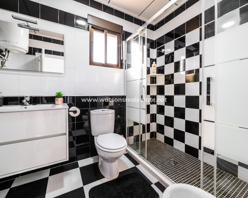 Resale - Reinhaus - Urb. La Marina