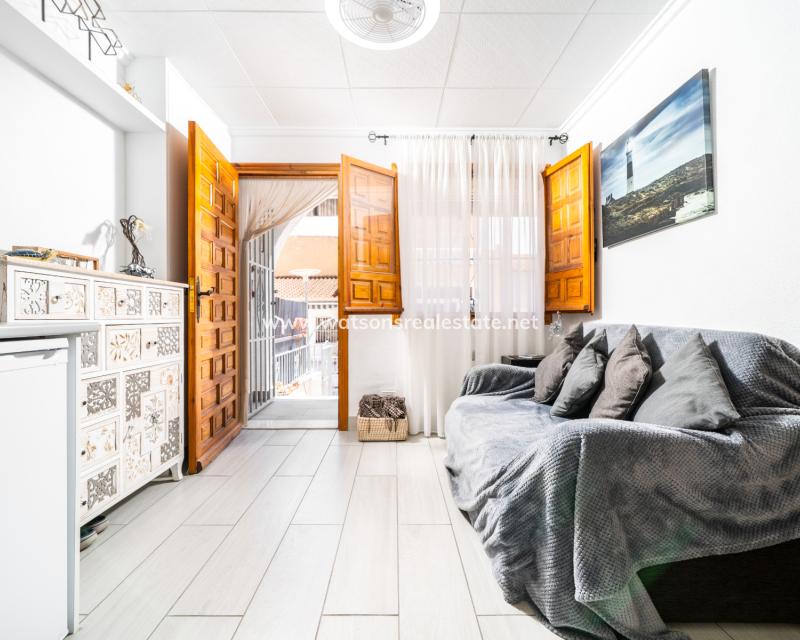 Resale - Reinhaus - Urb. La Marina