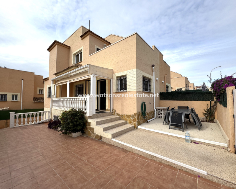 Resale - Semi-Detached - Urb. La Marina