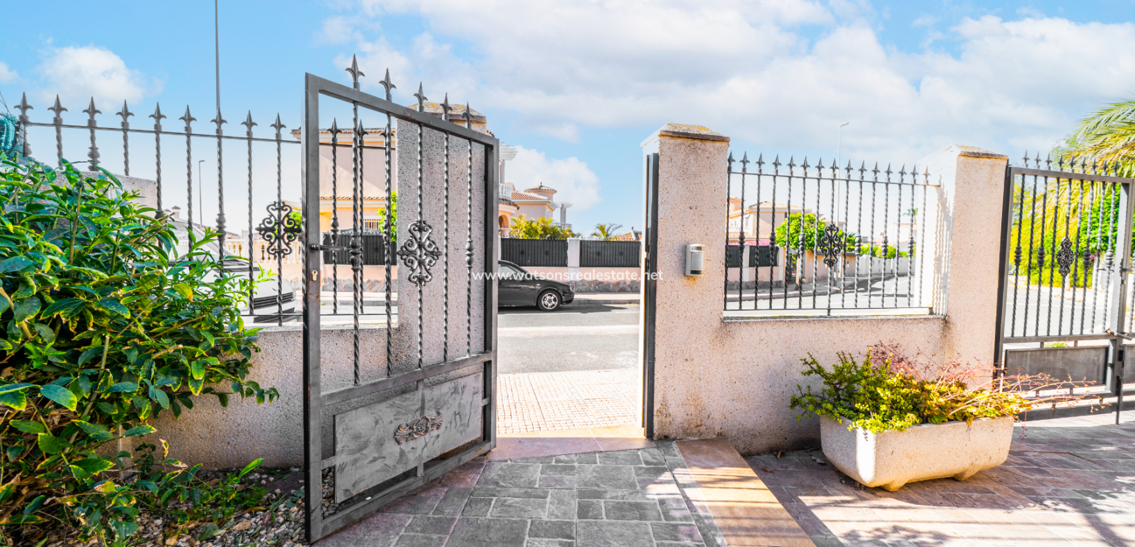Resale - Semi-Detached - Urb. La Marina