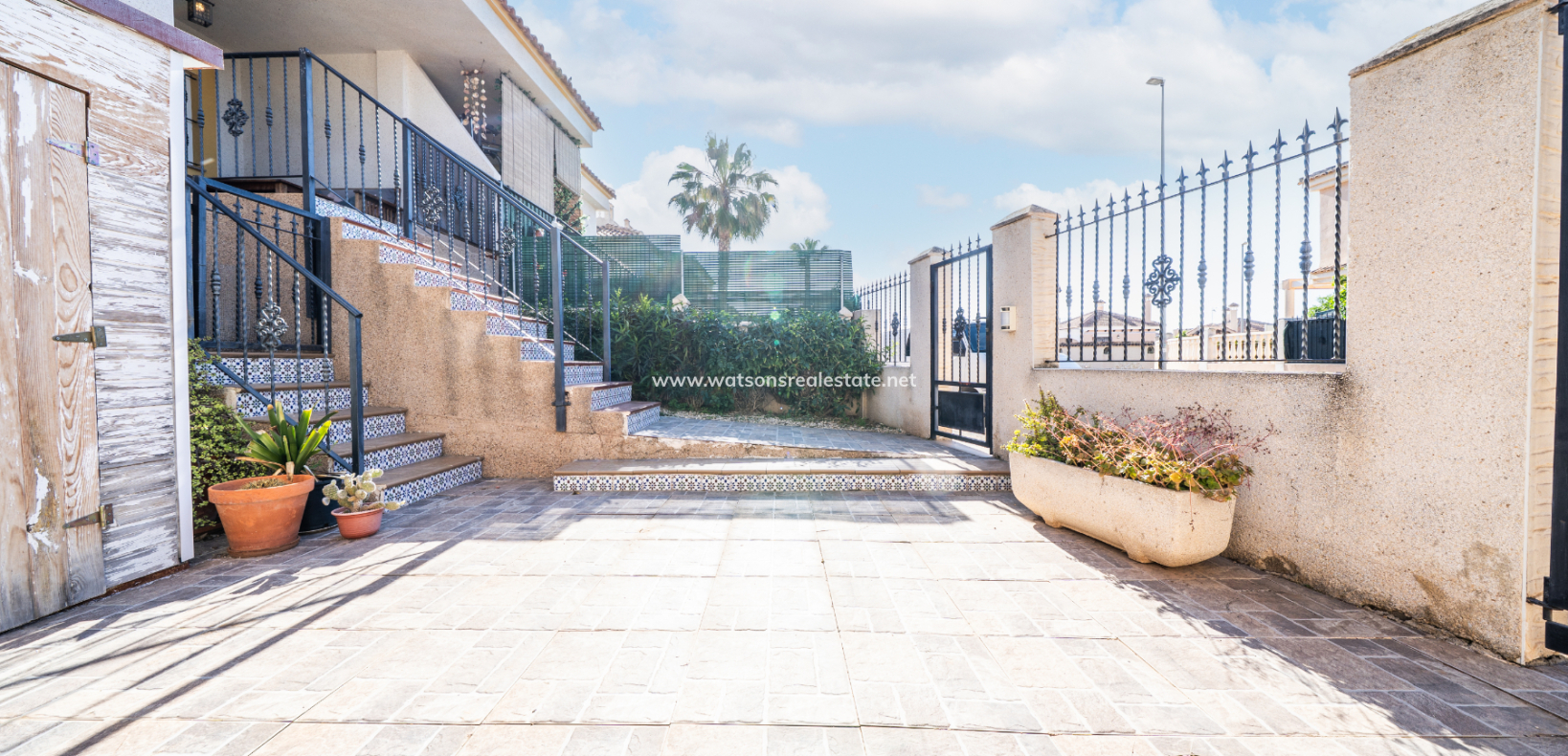 Resale - Semi-Detached - Urb. La Marina