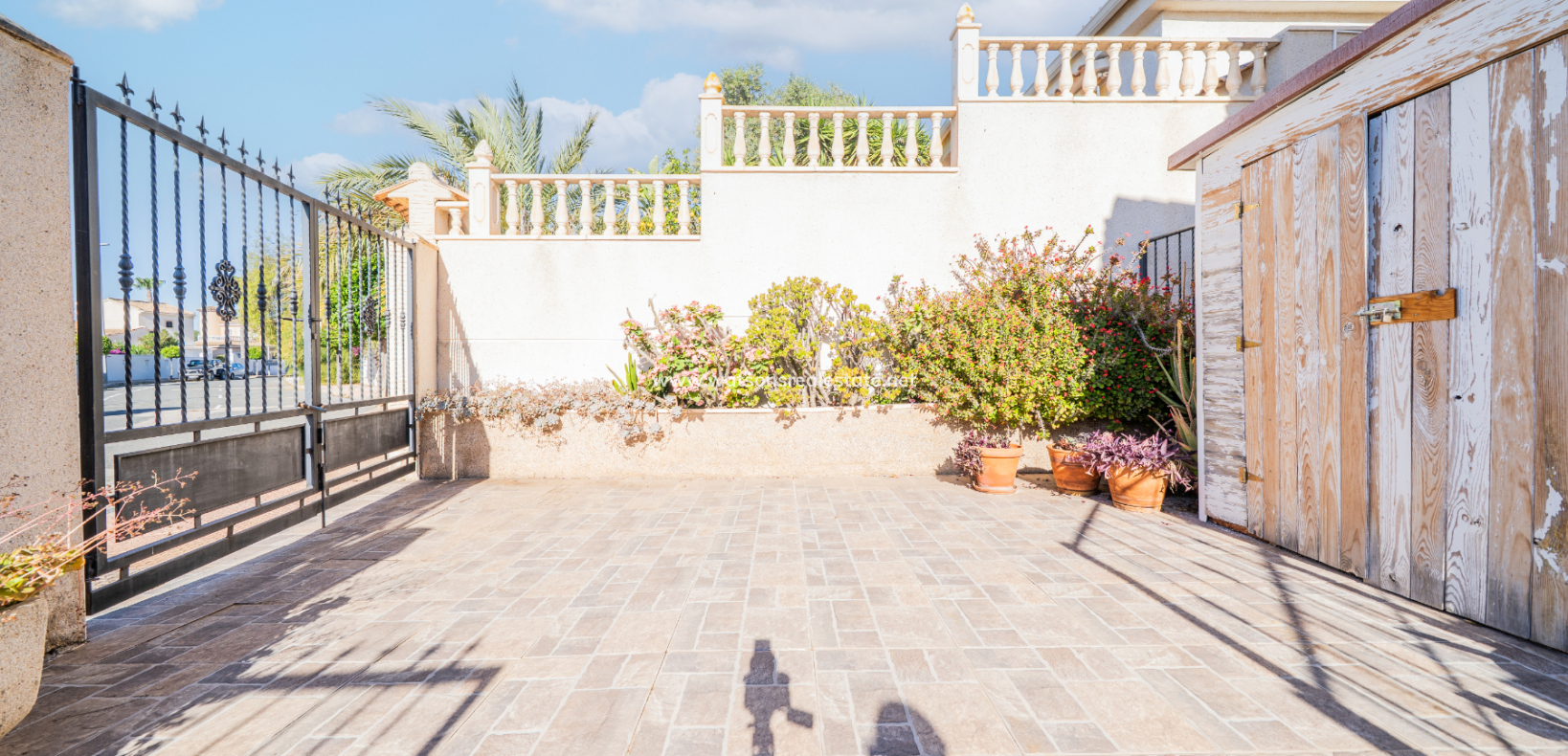 Resale - Semi-Detached - Urb. La Marina