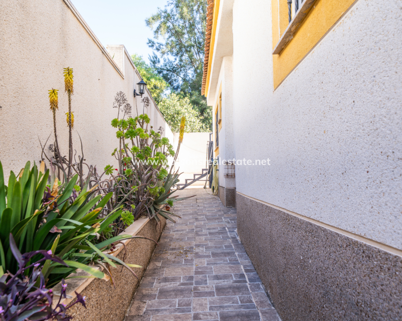 Resale - Semi-Detached - Urb. La Marina