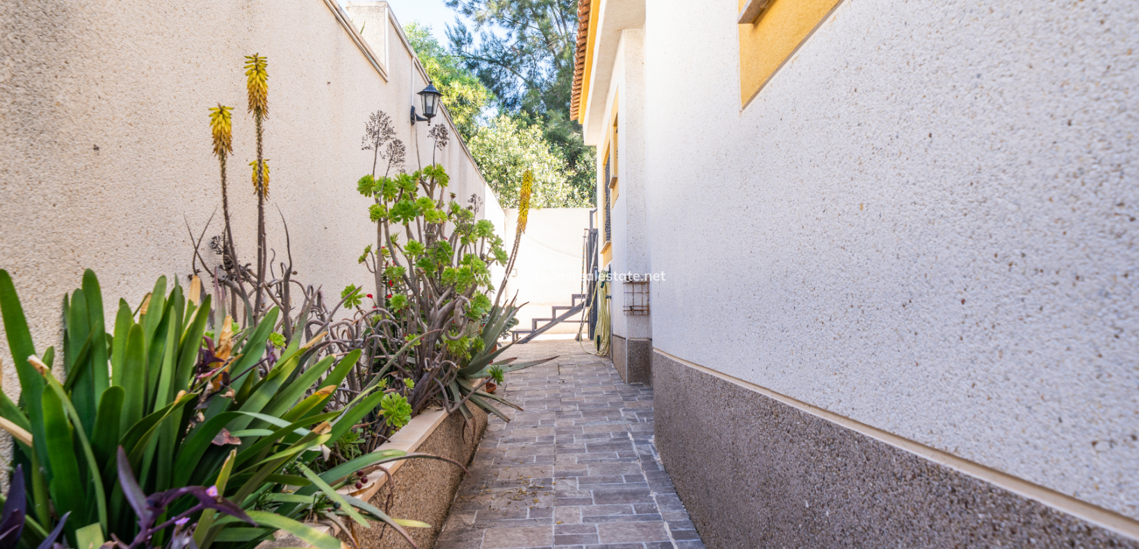 Resale - Semi-Detached - Urb. La Marina