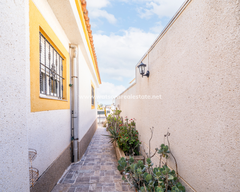 Resale - Semi-Detached - Urb. La Marina
