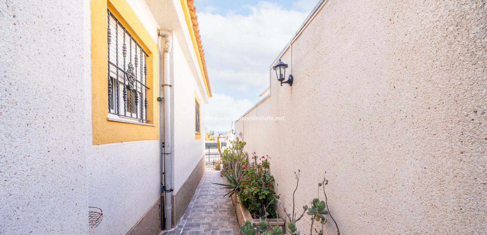 Resale - Semi-Detached - Urb. La Marina