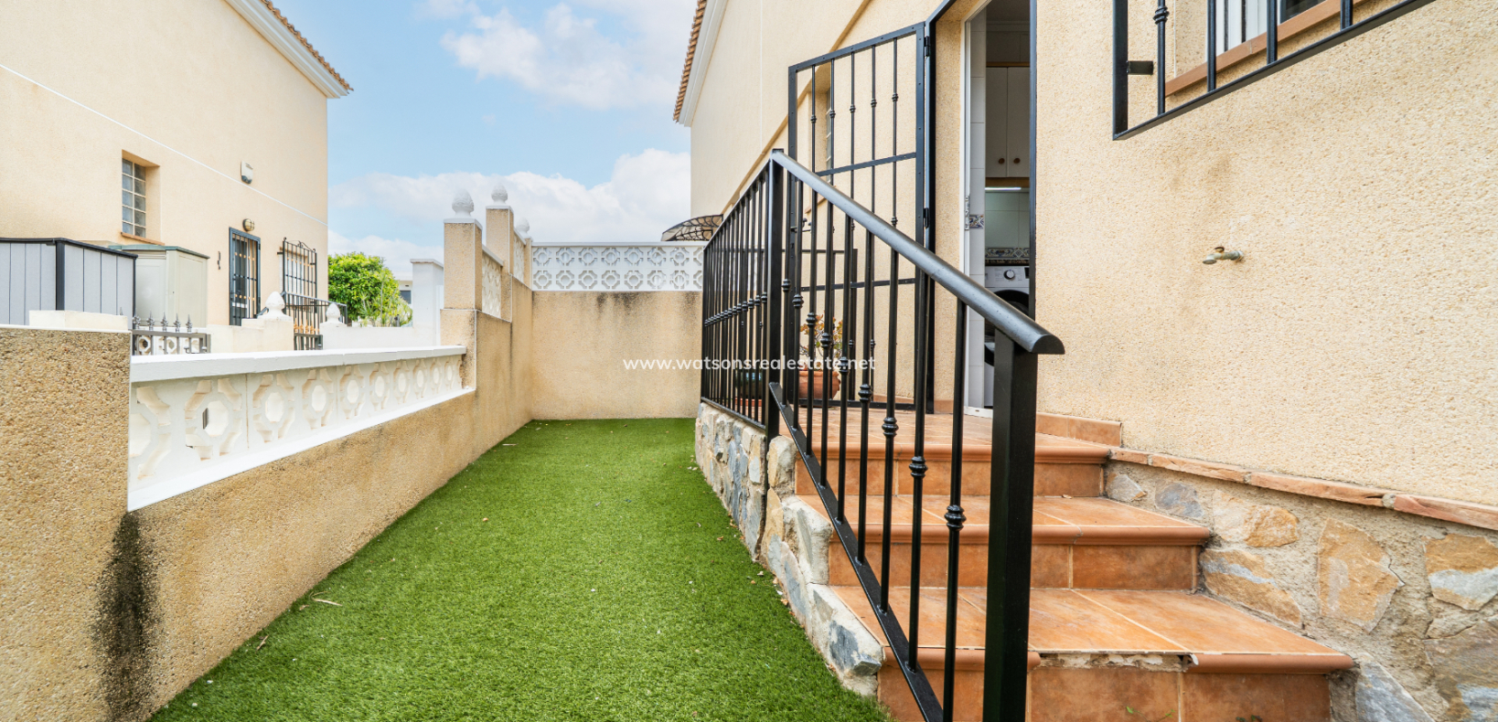 Resale - Semi-Detached - Urb. La Marina